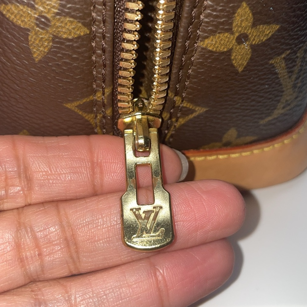 Louis Vuitton Alma Monogram - Picture 10 of 16